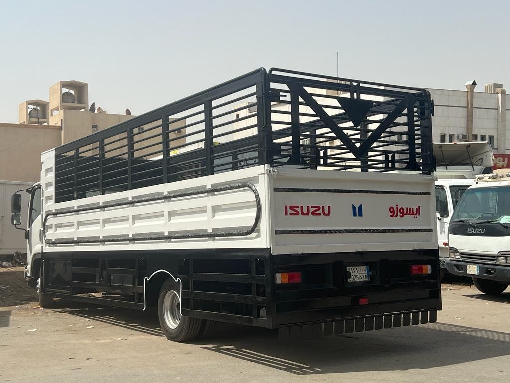 صناديق دينات مخصصة بأفضل المواد في ورشة ركن الشاشة بالرياض والخرج.