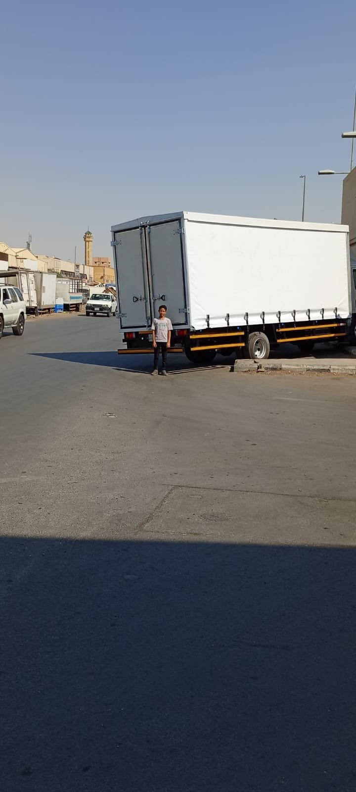 دينات ايسوزو سطحة لنقل العفش بأعلى معايير الأمان.