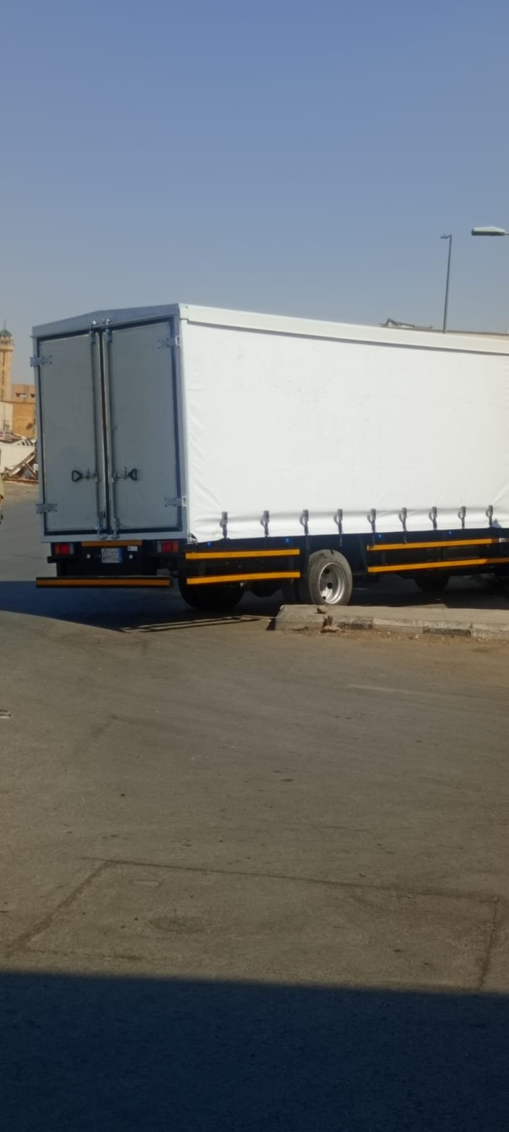 نقل عفش سريع وآمن مع سطحة دينات ايسوزو بأسعار منافسة.